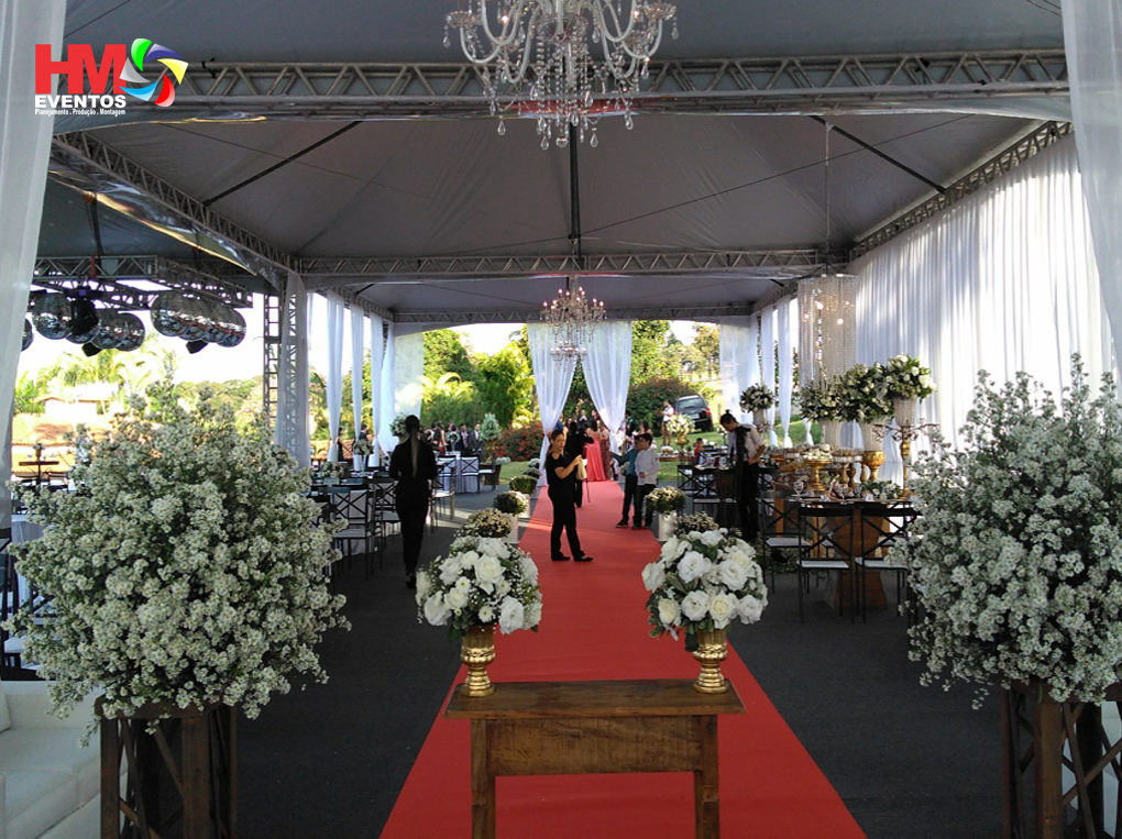 Casamento  Brumadinho. (Aranhas) acabamento em tecidos, Boate, tenda romana,piso carpetado e iluminação cenica.