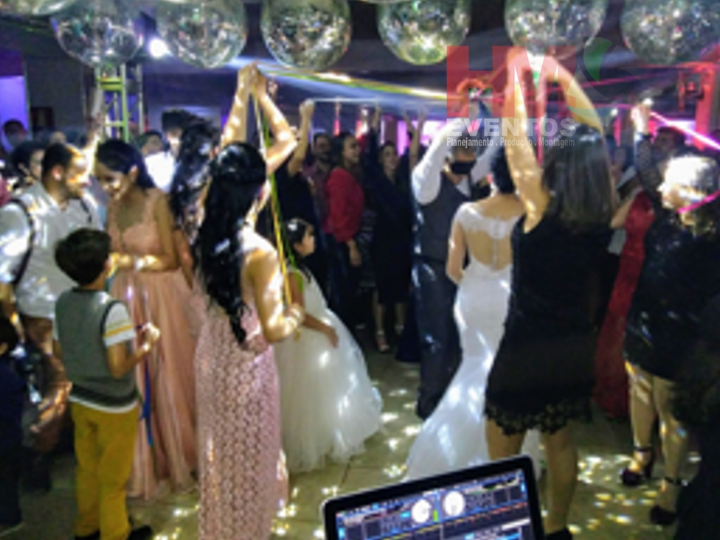 Casamento Vânia em Brumadinho/Espaço Real: boate, sonorização e iluminação cênica.