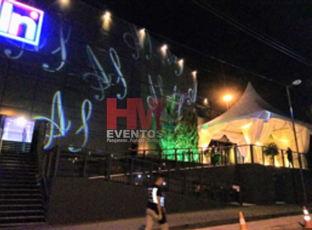 Evento Aniversario 15 Anos BOATE IN Nova Lima MG: decoração em tecidos, iluminação cênica, projeção e tenda romana.