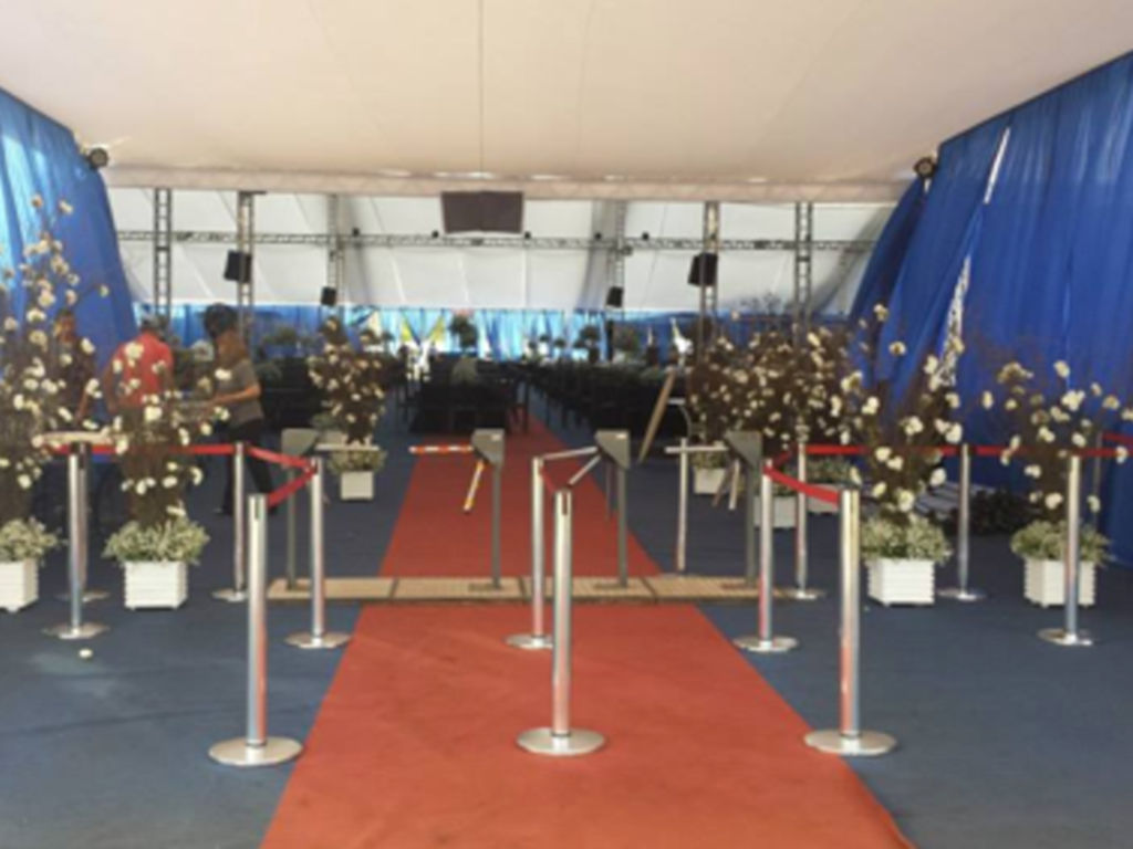Evento formatura de engenharia de Ouro Preto MG:: acabamento em tecido, boate, sonorização, iluminação cênica, tendas,cobertura em box, piso carpetado, climatizadores,
